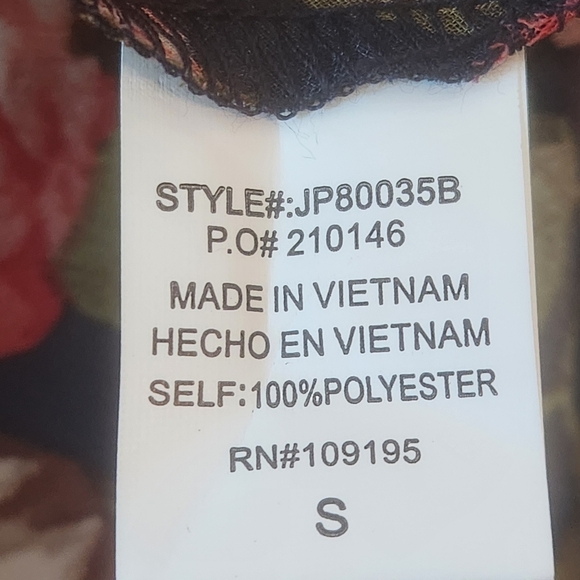 LOVE J Floral Shorts Romper Sz Small NWT - Picture 6 of 6